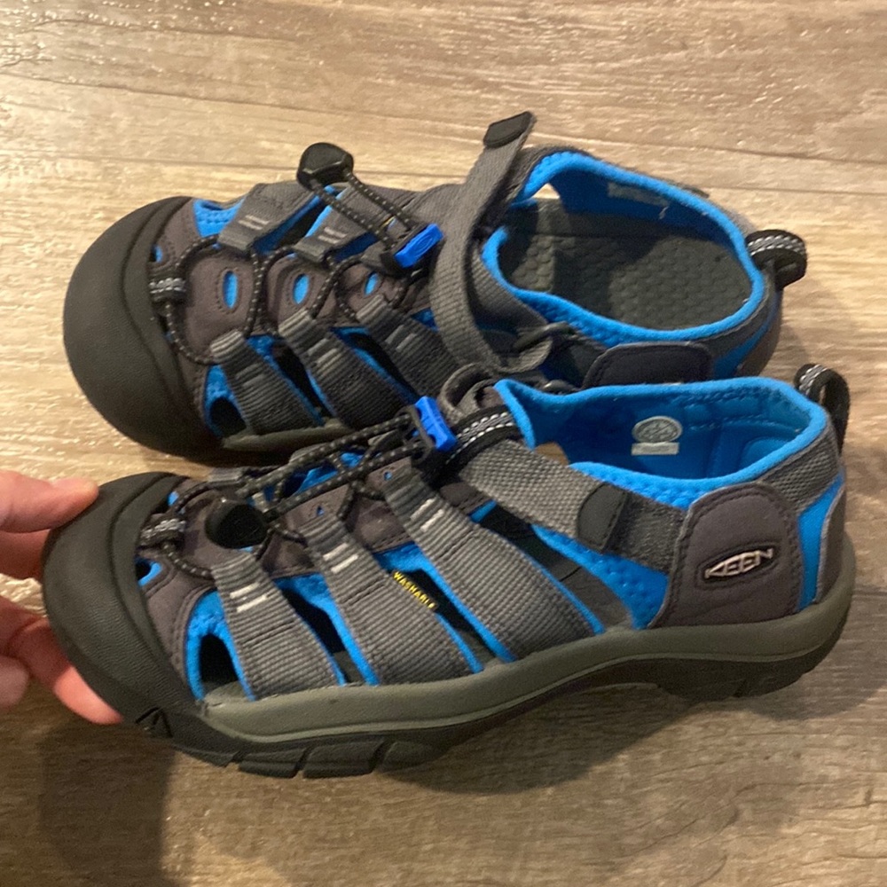 Keen barely worn!  Like new